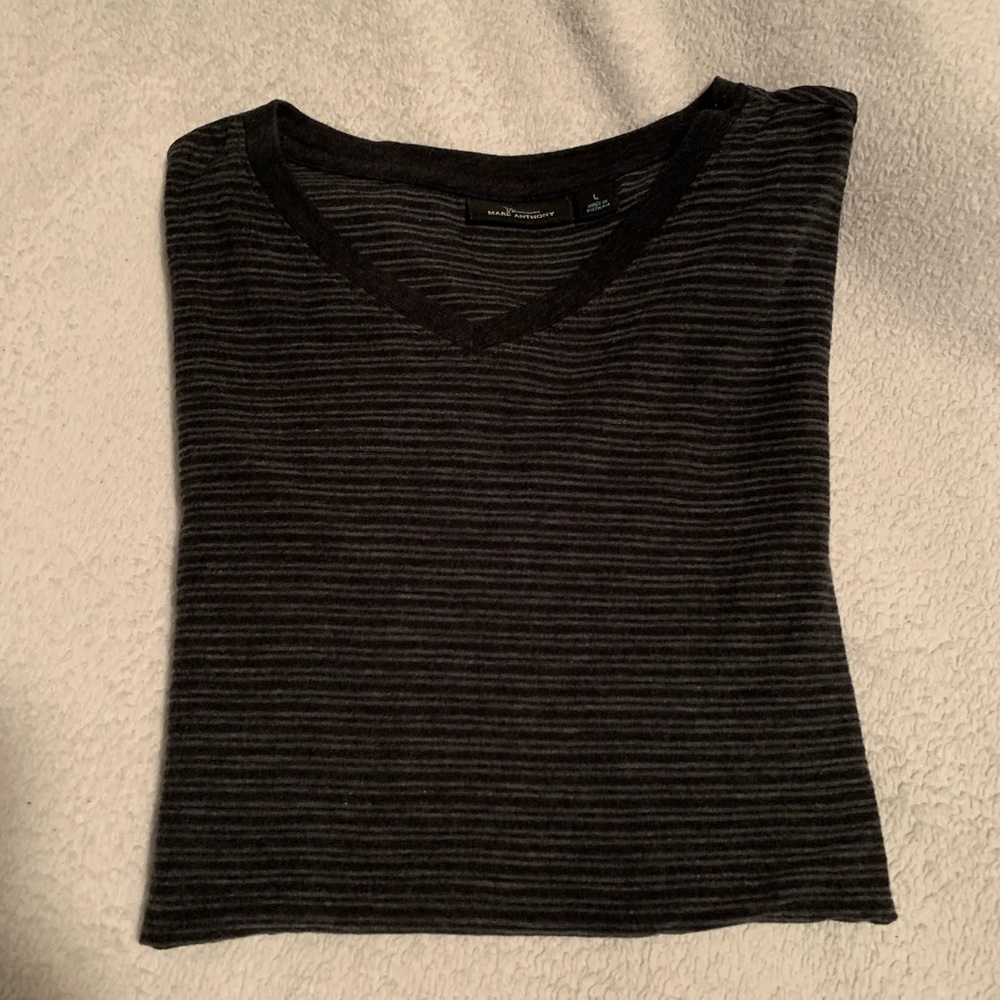 Men’s V-neck Size L, Marc Anthony
